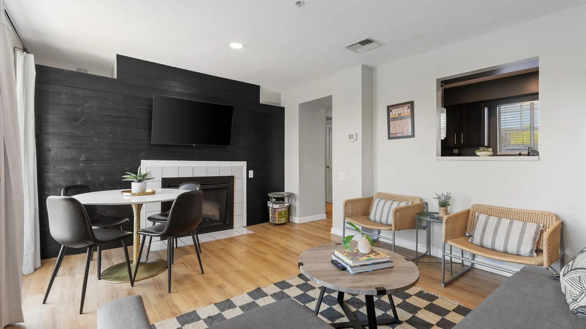 Apartment Nashville Oasis Walk To Broadway With Pool, Parking, Gym And Patio