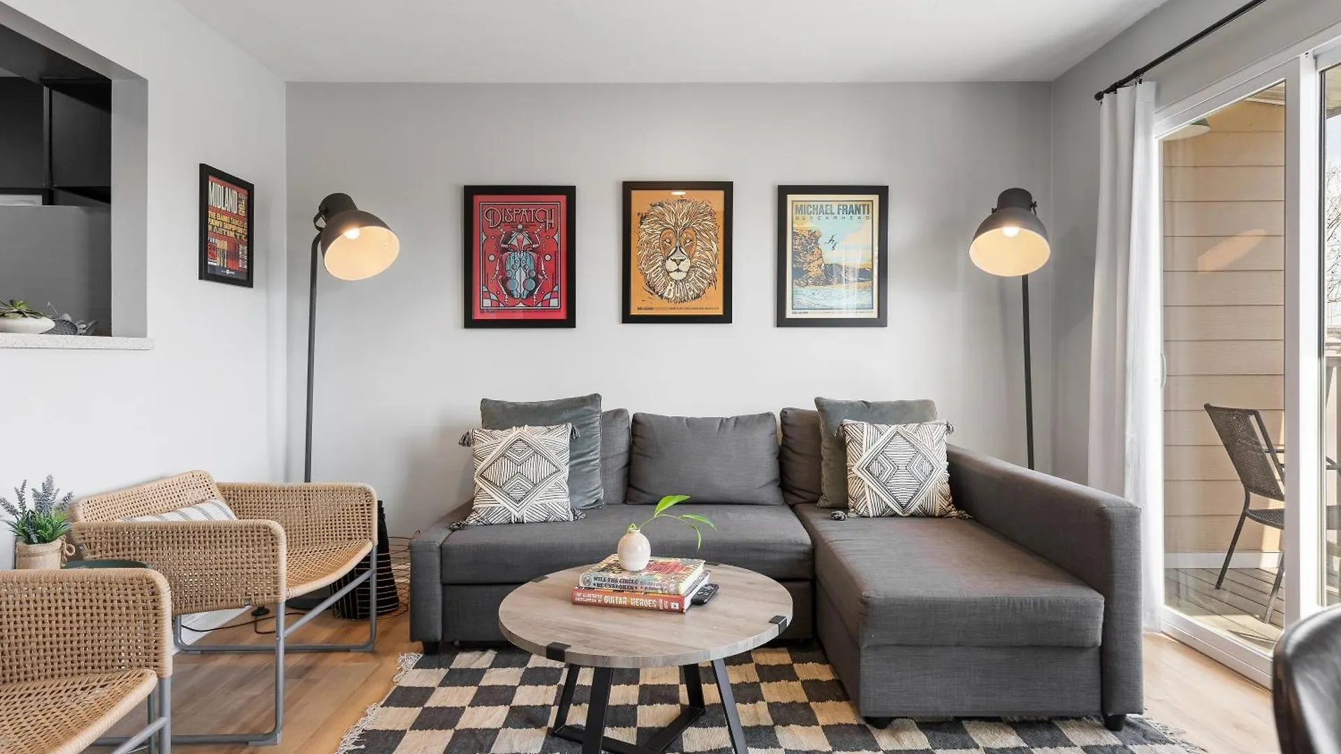 Nashville Oasis Walk To Broadway With Pool, Parking, Gym And Patio Apartment