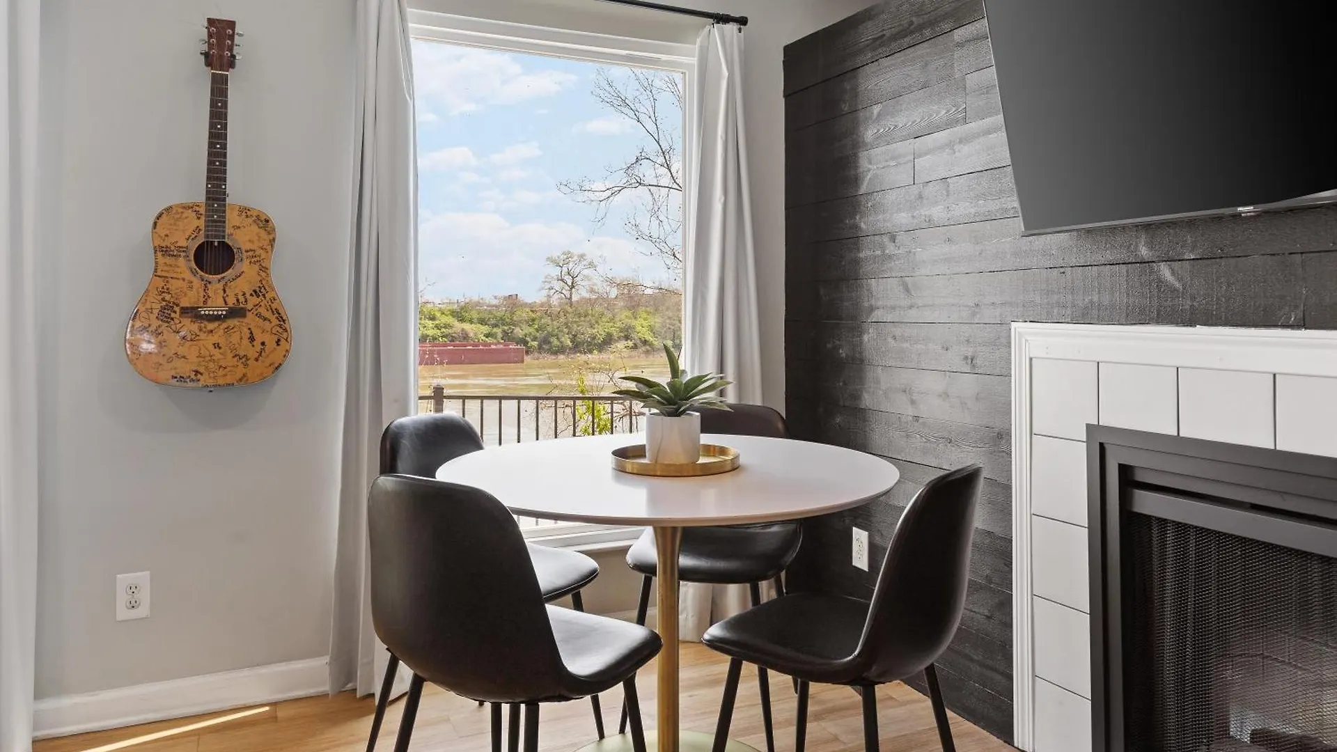 Apartment Nashville Oasis Walk To Broadway With Pool, Parking, Gym And Patio United States
